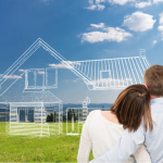 pareja visualizando una casa de ensueño