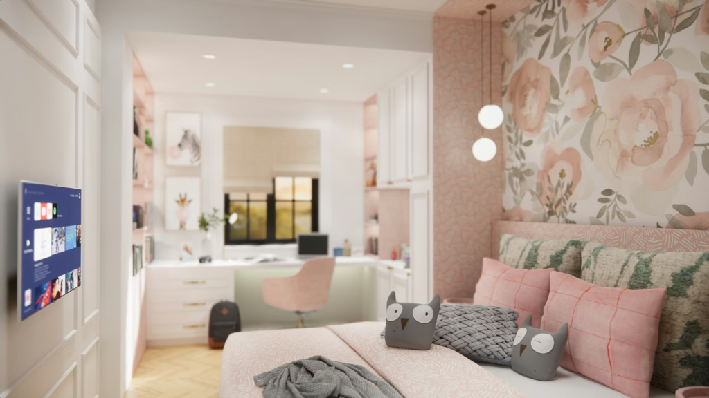 Habitación infantil decorada en tonos rosas con papel pintado floral, cama y zona de estudio al fondo
